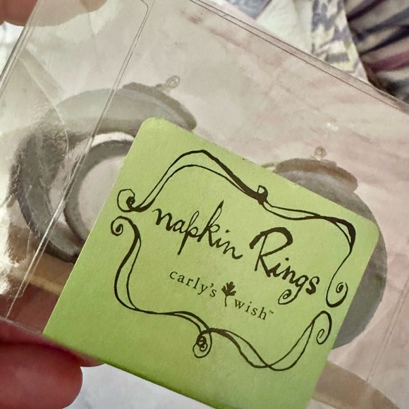 NEW - NAPKIN RINGS - 2 sets of 4 count - Picture 3 of 10